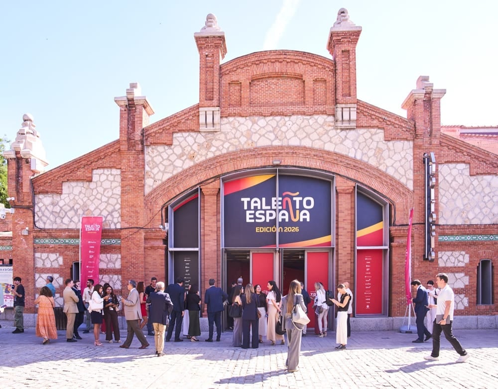 Edición 2026 de TALEÑTO España — la fachada de Casa del Lector con el público llegando