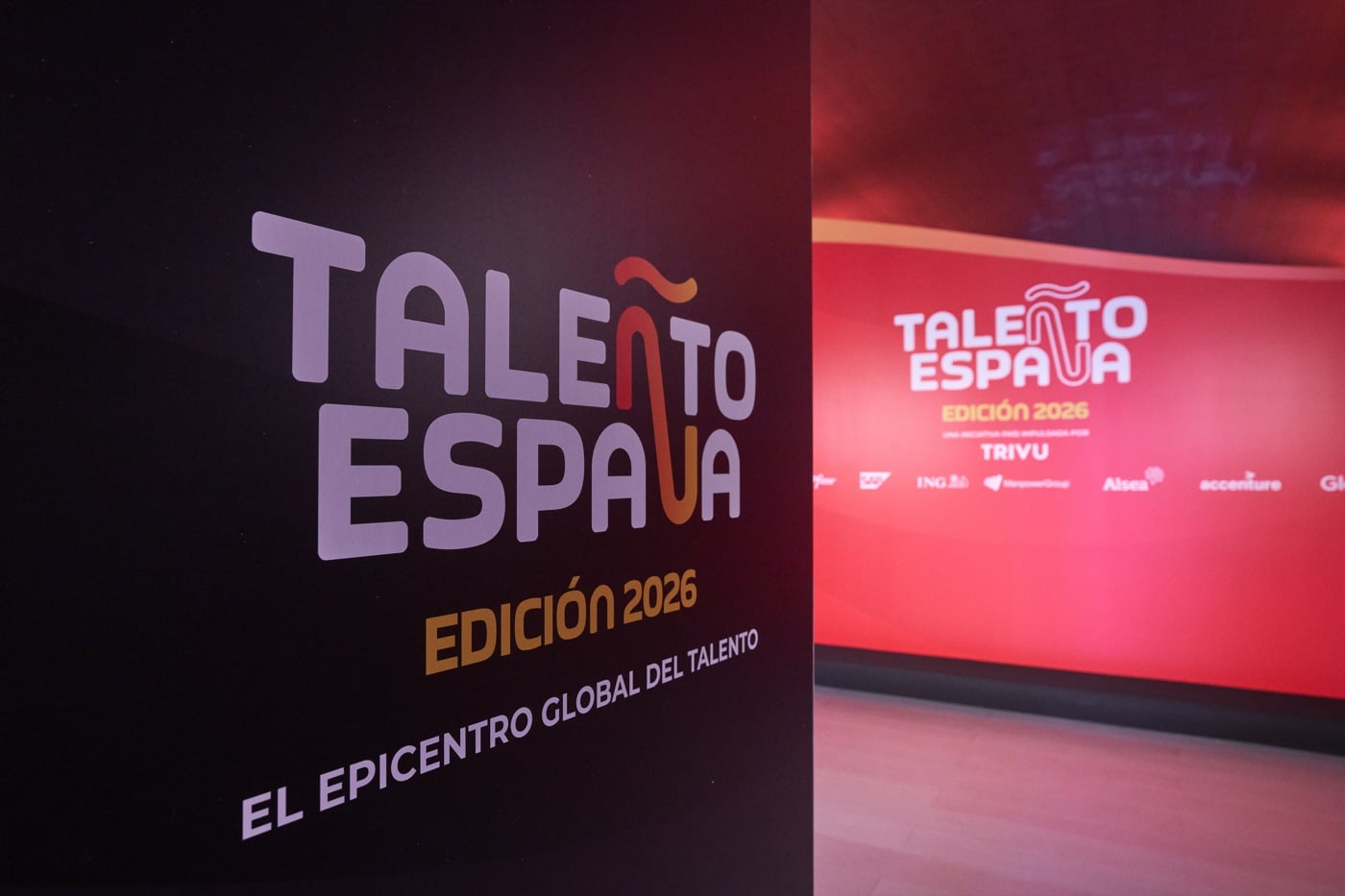 Muro de bienvenida de la edición 2026 — el epicentro global del talento